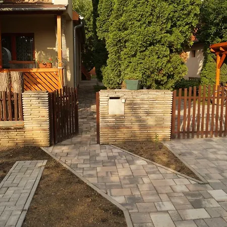 아파트 Hacienda Csaladbarat Vendeghaz Balatonboglár
